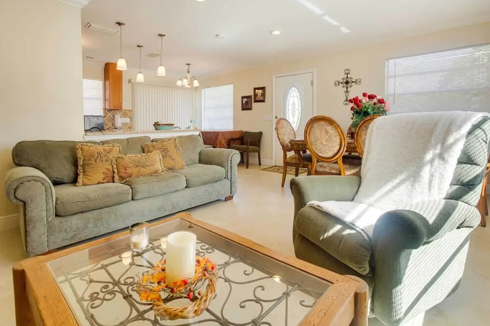 Charming Home w/ Patio Near Vanderbilt Beach