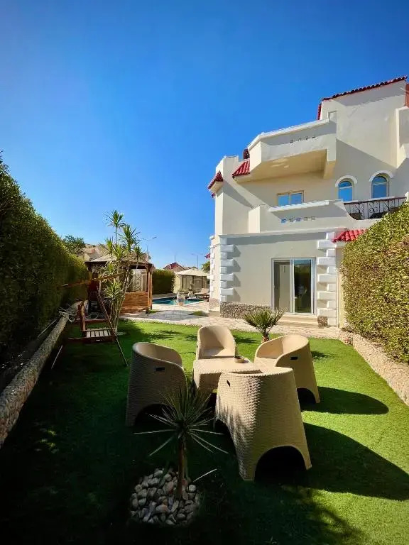 Ground Floor Apartment In Villa With Private Pool And Private Garden