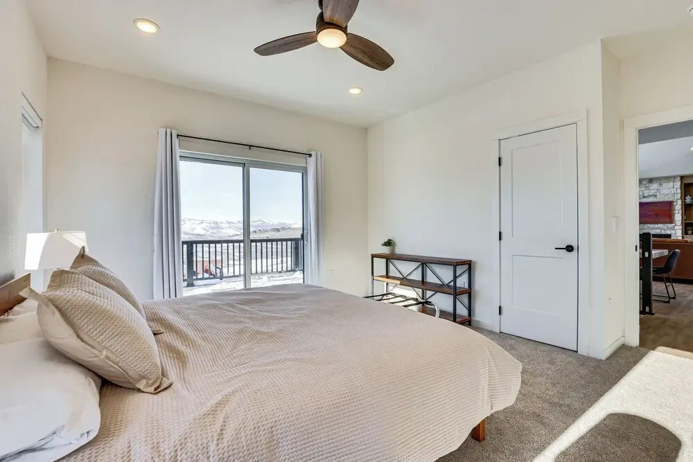 Great for Groups! Luxury Mtn-view Granby Home