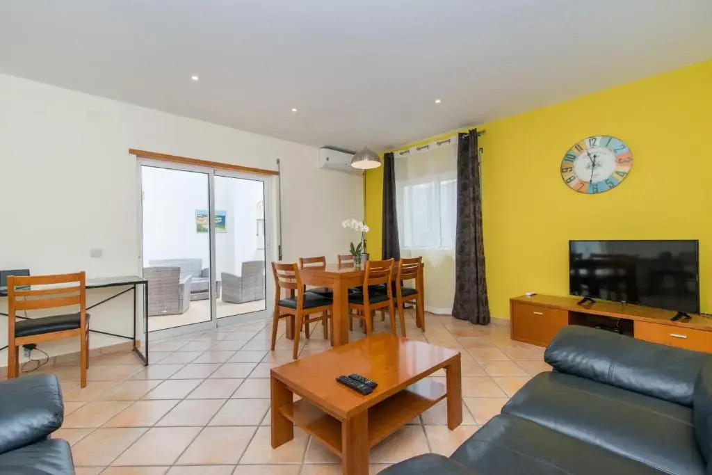 "cabanas de Tavira - Apt Gomeira 3bedroom, Pool, Wifi and air Conditioning"