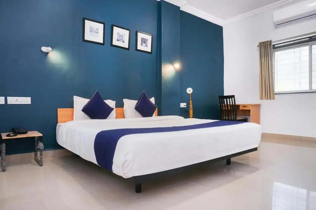 Aadat Hotel Subhash Chowk Gurgaon