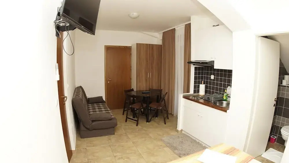 Inviting Apartment 14 Sleeps 3 Guests