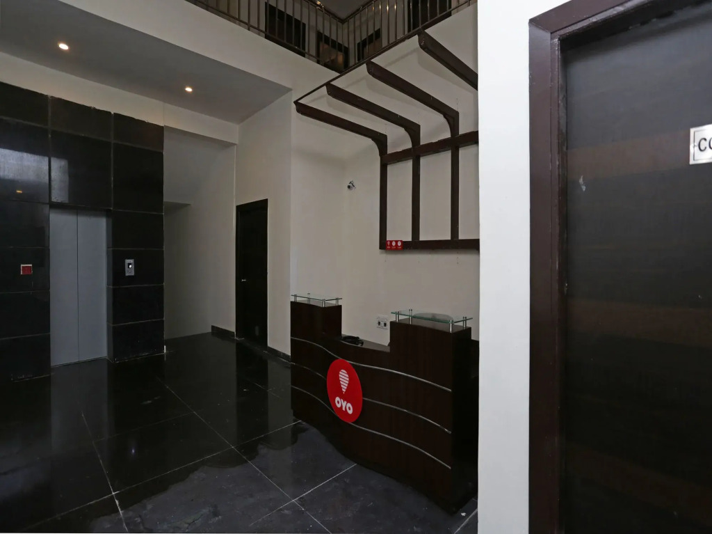 OYO 12171 Hotel Sky View