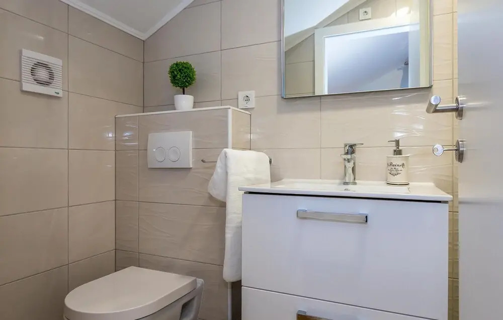 Amazing Home in Siveric with Hot Tub, Sauna & WiFi
