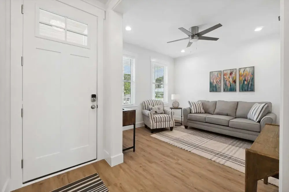 Blissful Getaway 4 BDR Whole Home Heated Pool!
