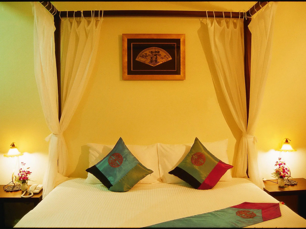 The Old Phuket - Karon Beach Resort