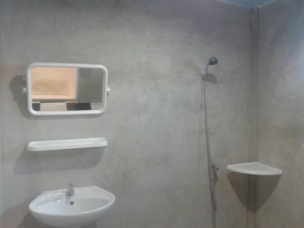 Back-Budget Hostel