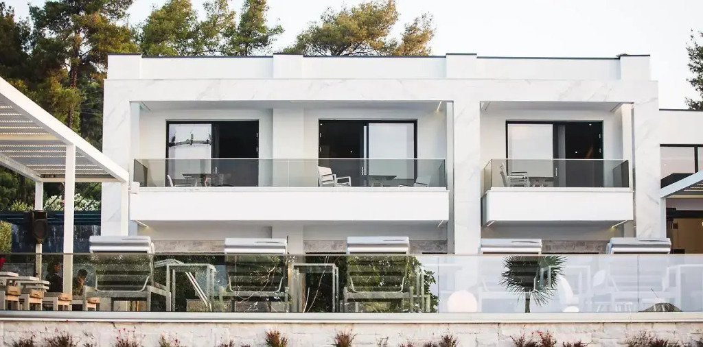 Crystal villas & suites