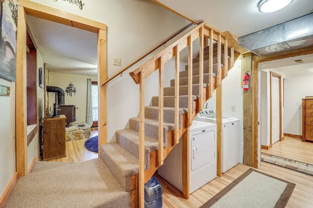 Wooded Cabin w/ 2 Decks on Golf Course in Newland!