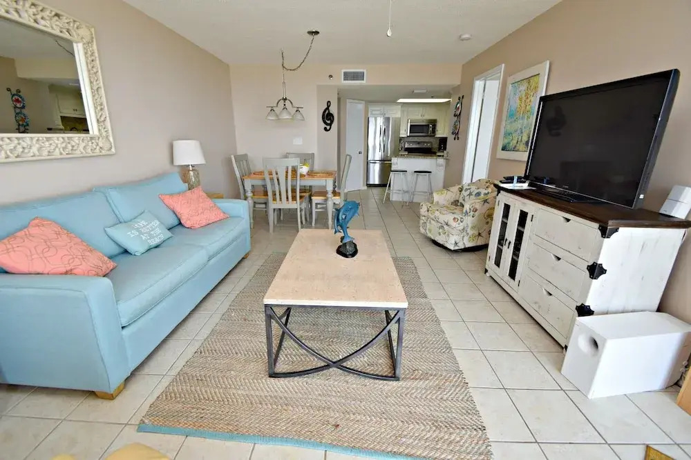 Phoenix East 510 2 Bedroom Condo by RedAwning