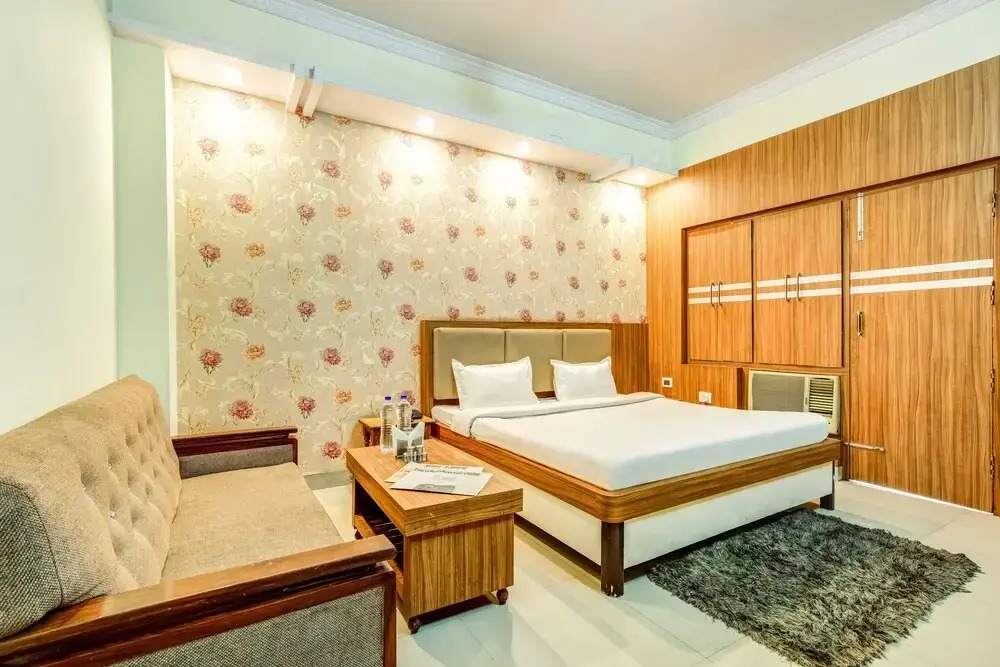 SPOT ON 61898 Hotel Riya Palace