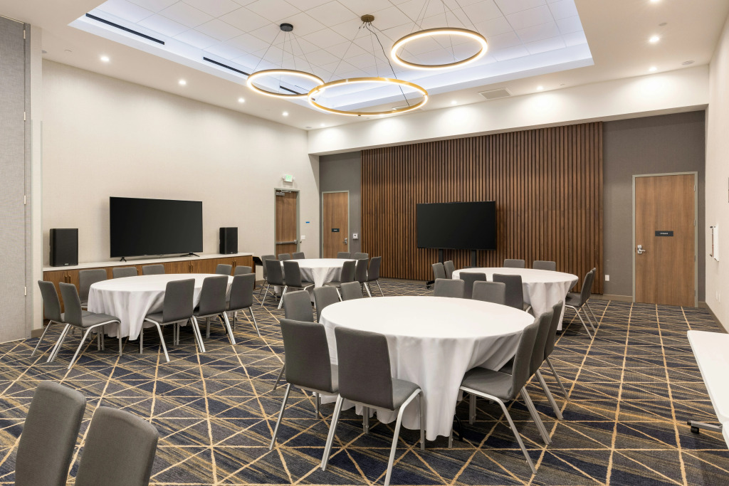 Holiday Inn & Suites Monterey Park - Los Angeles by IHG