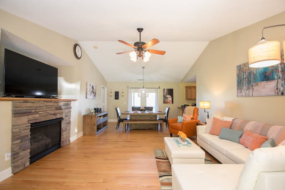 Scenic 4BR w Deck Farm Views Near Asheville