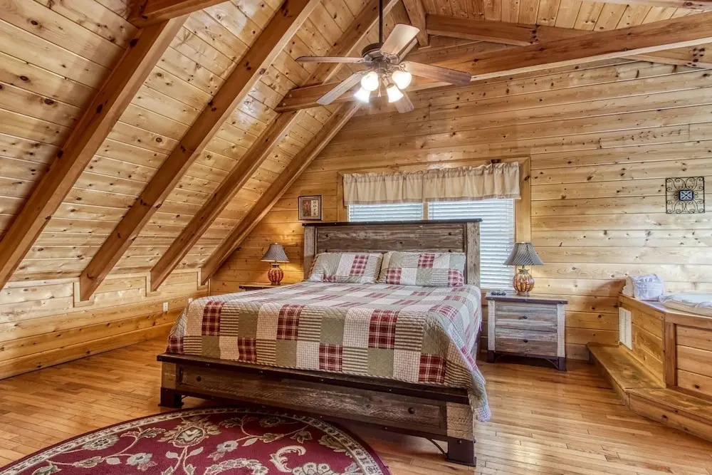 ERN864 - The Cedars - Great Location! Close To All The Action! cabin