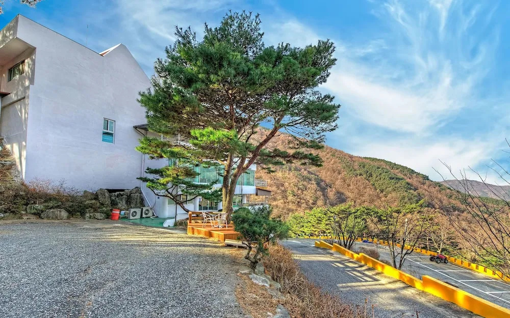 Sancheong Sinsegye Jirisan Resort