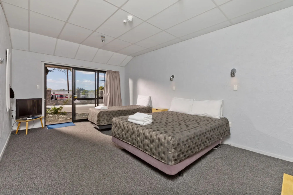 Oakwood Manor Motor Lodge