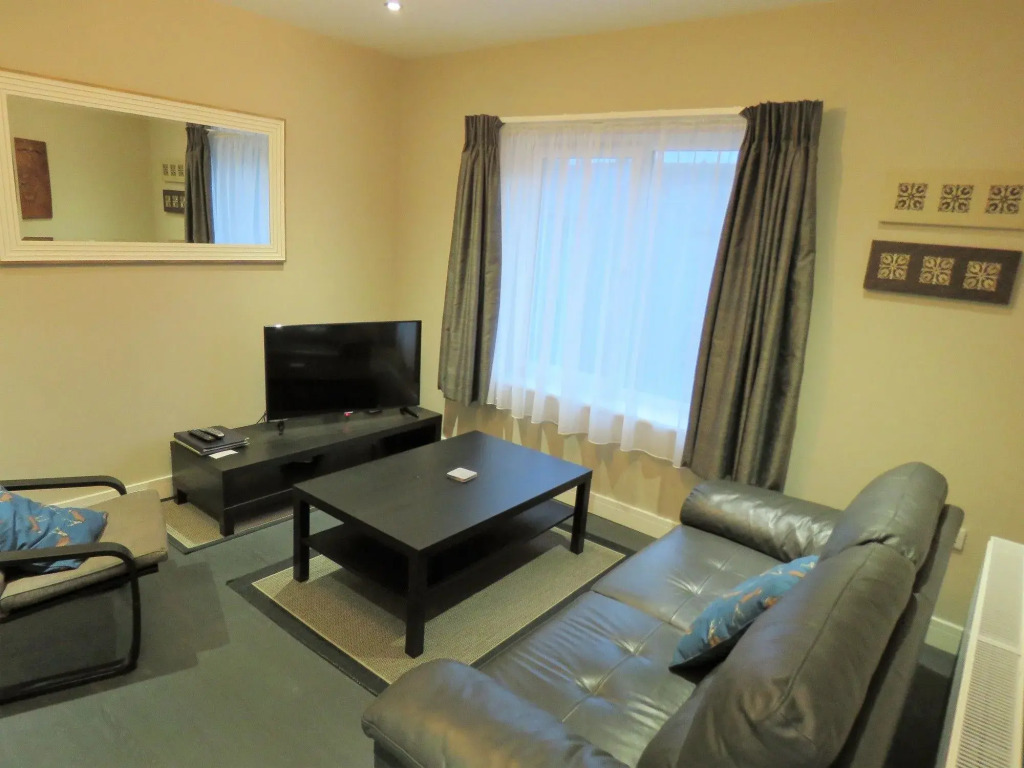 Abbey Apartments - Modern Serviced Apartments - Tourists & Professionals