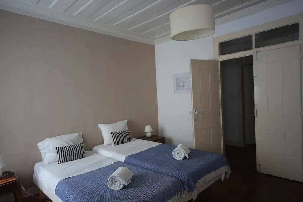 Stunning Apartment Near Chiado