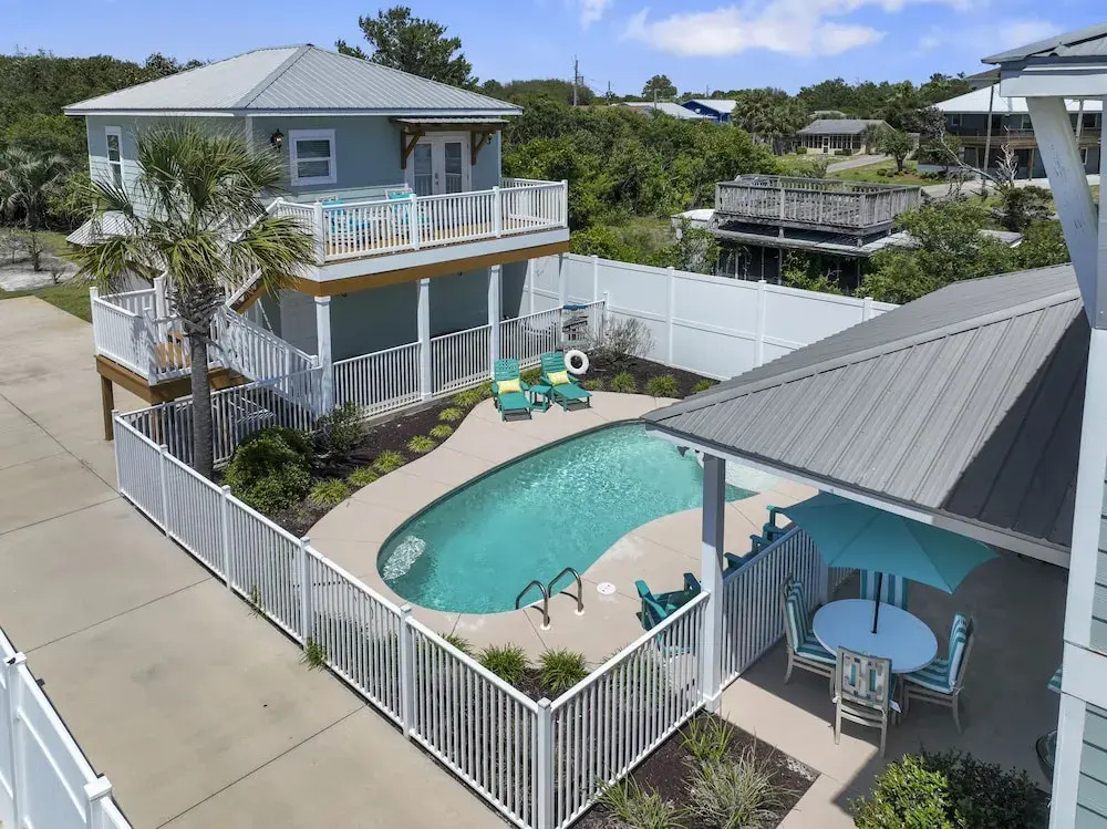 5 Bed, 5 Bath Beach Home/Only a 3 Minute Walk To The Beach! SLEEPS 12