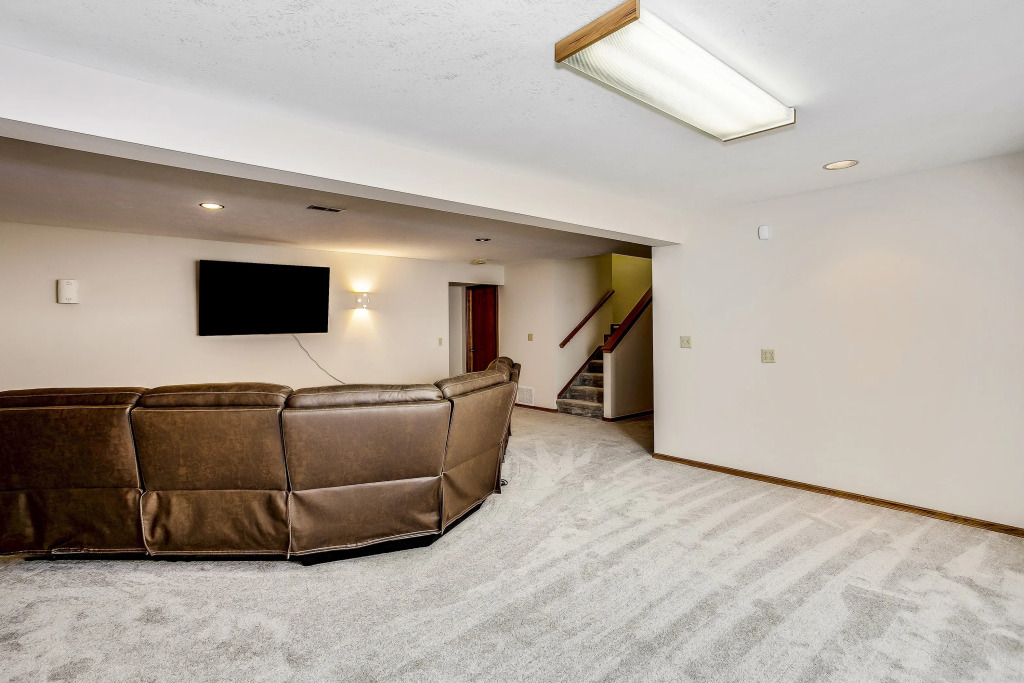 Amazing 3 bedroom House in Upscale Part of Town!