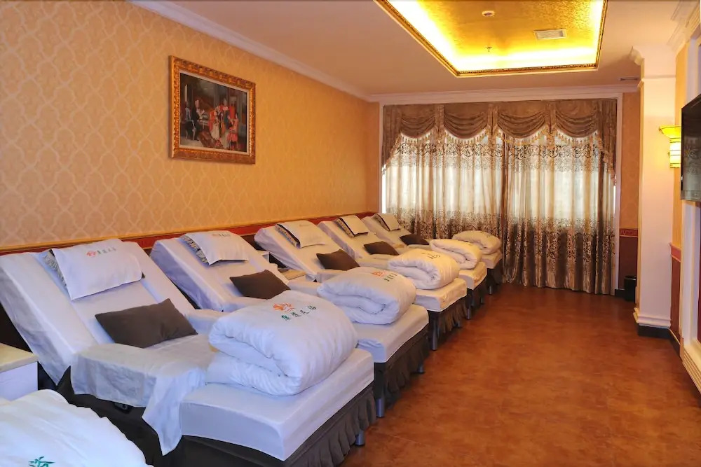 Changsha Yannian Century Hotel