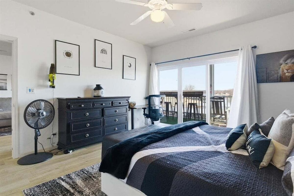 Modern Condo at 11mm in Sunrise w/ PWC & Boat Slip