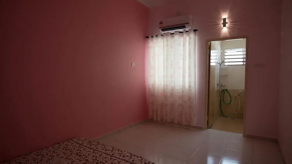Holidayhome 188 Taman Sejati Suria