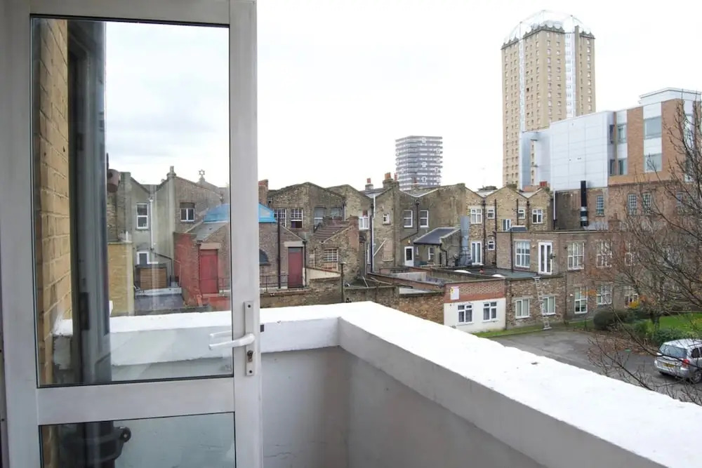 Modern 1 Bedroom in Shadwell With Balcony