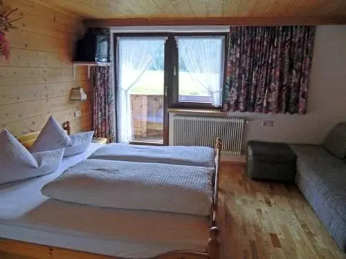 ban Kneissl`s