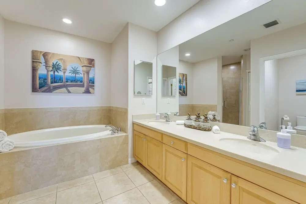 8th Floor Penthouse, Walk to Clearwater Beach