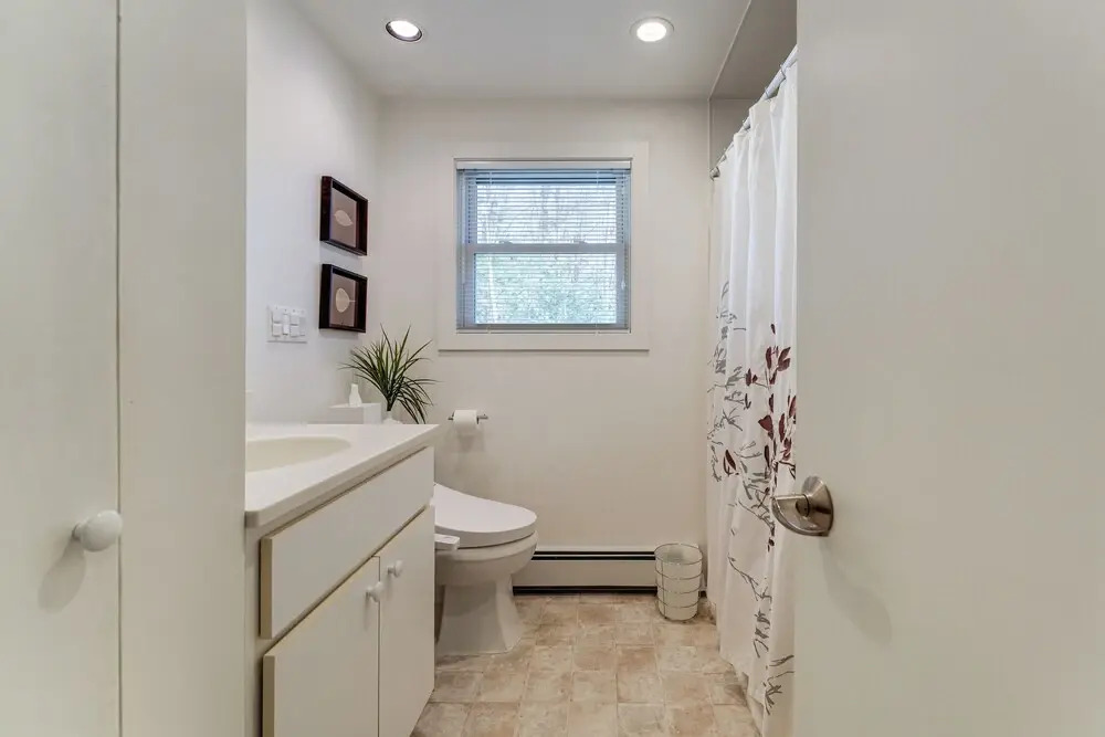 1 Mi to Maine Street! Mcm-style Home in Brunswick