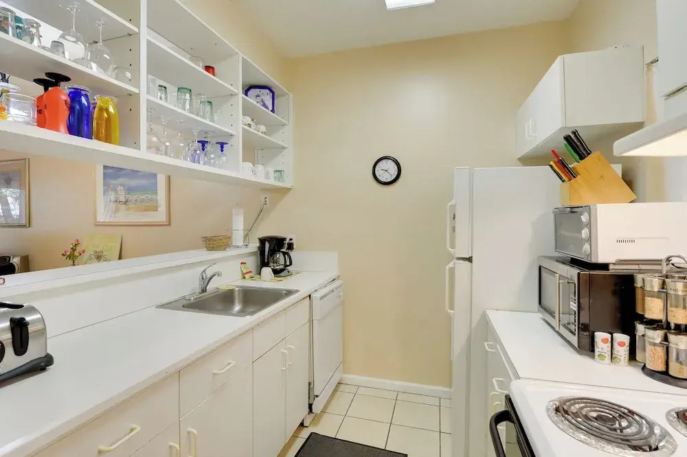 Ft Lauderdale Area Condo - Walk to Beach & Shops!