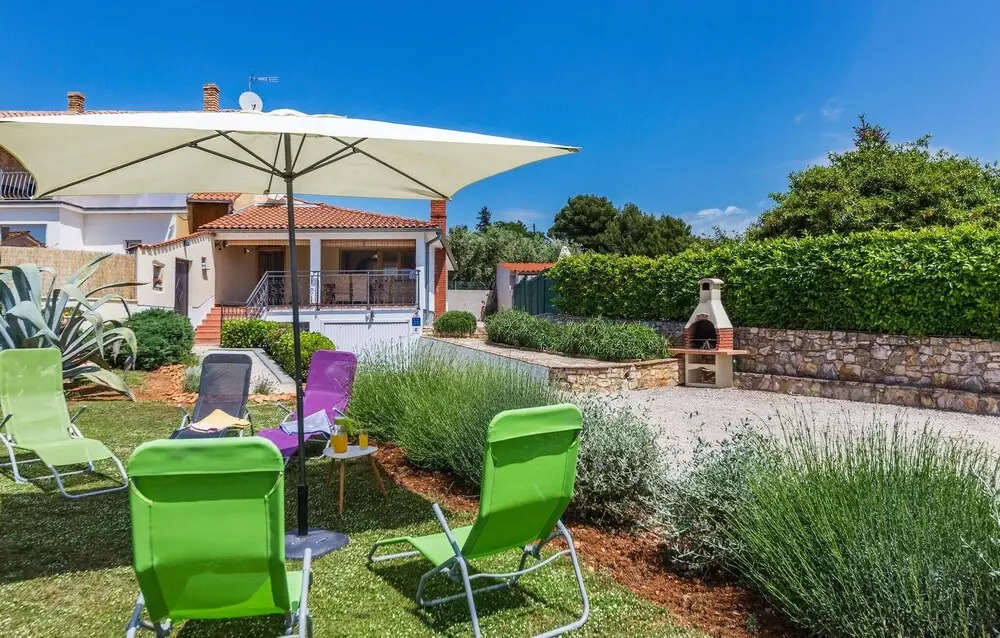 2 Bedroom Beach Front Home In Vabriga