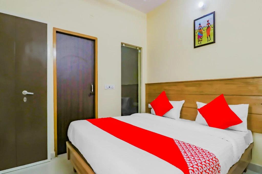 Super OYO 77472 Krishna Hotel By Rhg