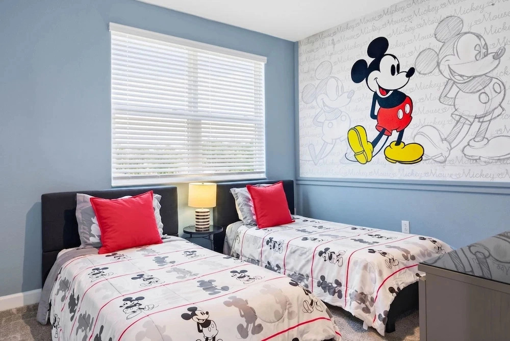 5BR Family Home Pool Theme Beds Space Location