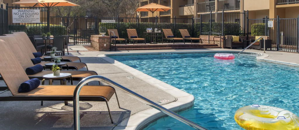 Courtyard by Marriott Addison Midway
