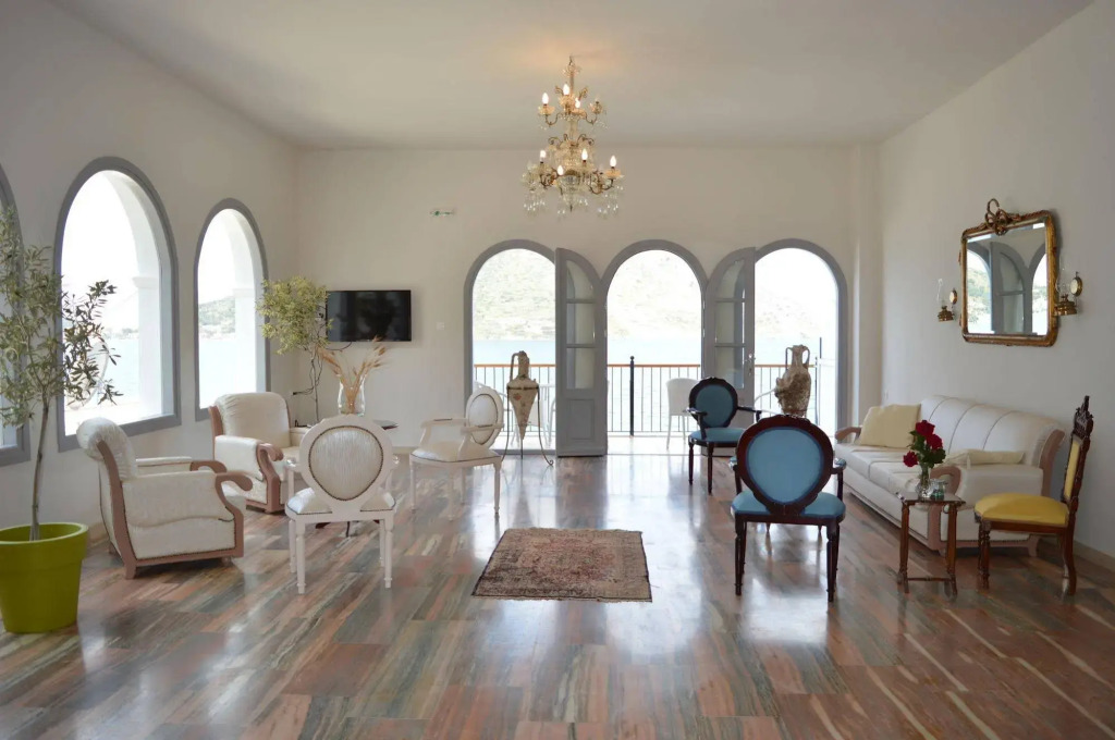 MasouriBlu Boutique Hotel