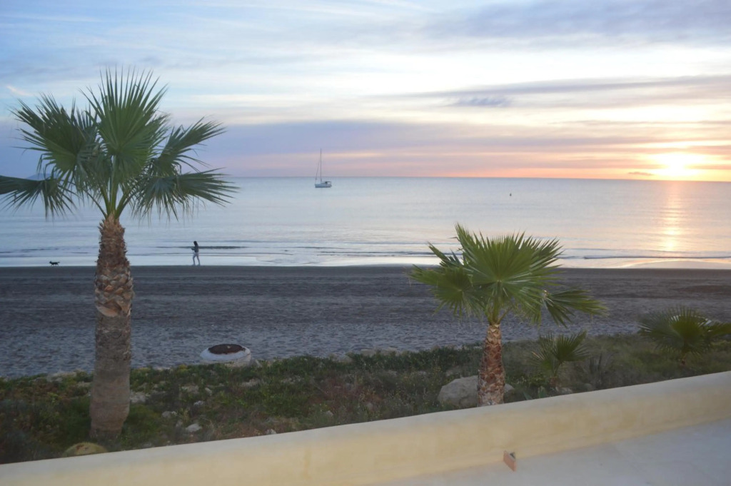 Apartamento Extraordinario LOFT a pie de playa en CHALET ROQUETES