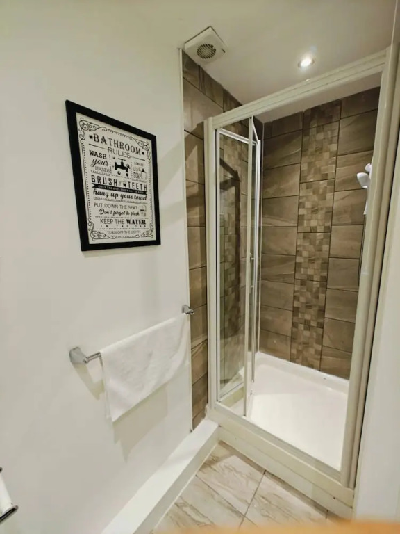 4BR Modern Ormeau House