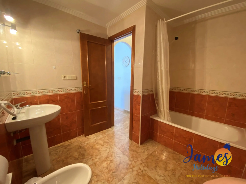La Cinuelica 1st Flr apartment  &  com. pool L180