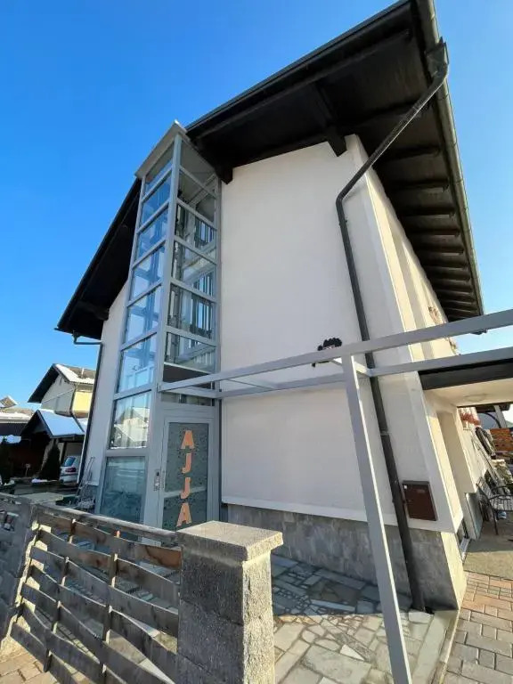 Apartma AJJA