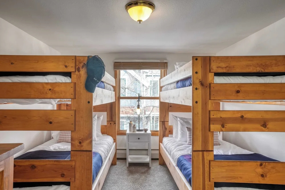 Holly by Avantstay In the Heart of Breckenridge w/ Hot Tub, Game Room & Roof Top Patio Sleeps 24