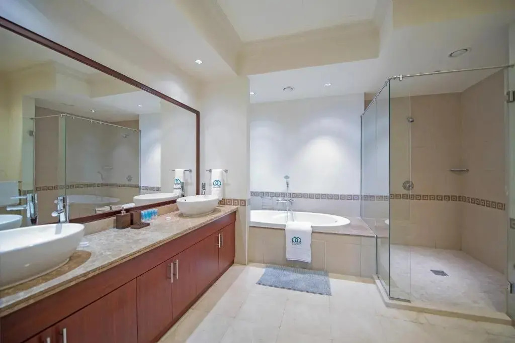 Luxurious 3BR Townhouse with Maid's & Private Pool in Palm Jumeirah
