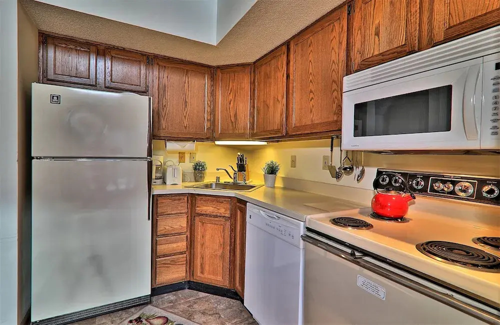 MG 3G02 - Views! Loft Condo Steps to Killington Resort. Hot Tub!