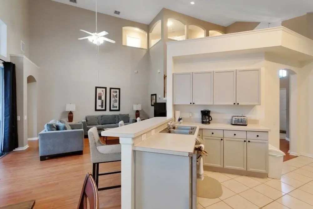 Spectacular 5br House - South Facing Pool & Spa 5 Bedroom Villa by Redawning