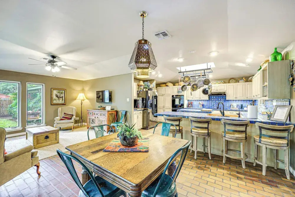 Del Rio Home w/ Large Yard, BBQ + Fireplace!