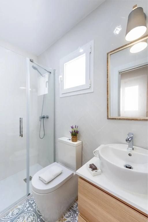 Lovely 3-bedroom Apartment Near Alameda Juan Rabadan I