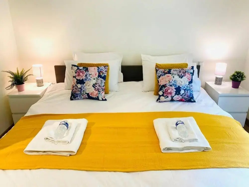 3 bedrooms in Center w Terrace&Parking
