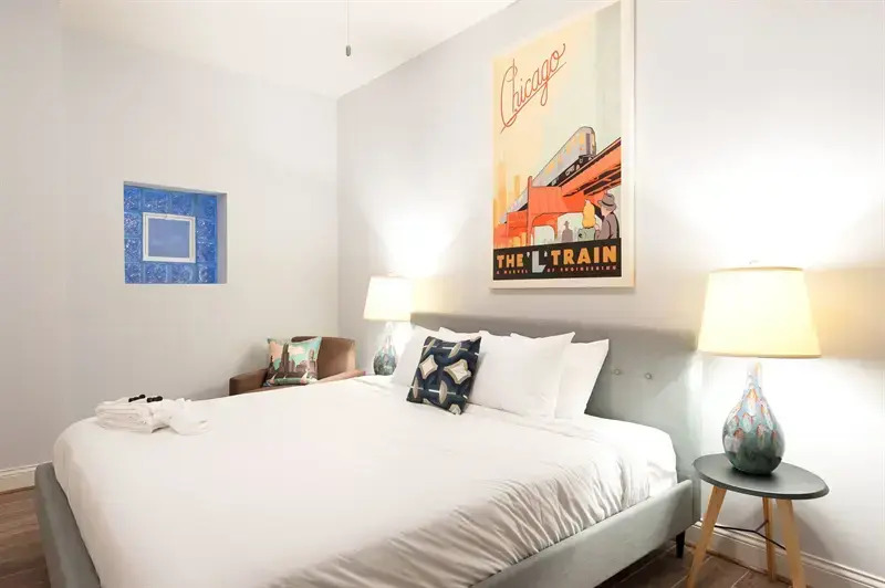 Sleek Studio in Lincoln Park by Sonder