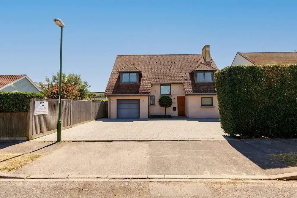 Gorgeous home for 12 - Walk to Beach - Sea View